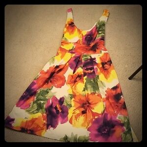 C-XOXO: SIZE 7, FLOWERED DRESS WITH ZIPPER IN BACK